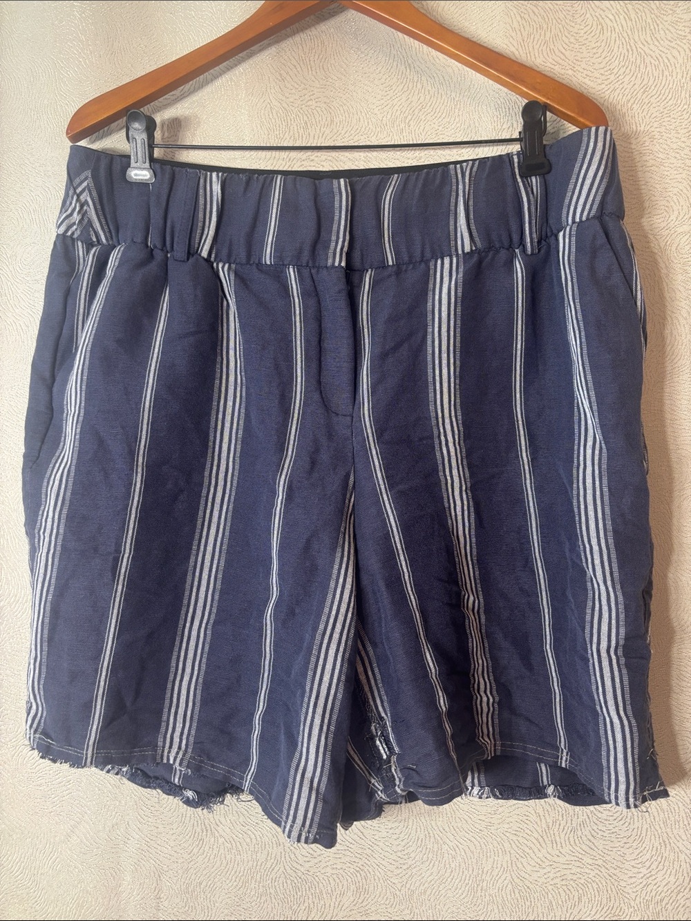 Lane Bryant Striped Navy Women's Elastic Waist Shorts 0390